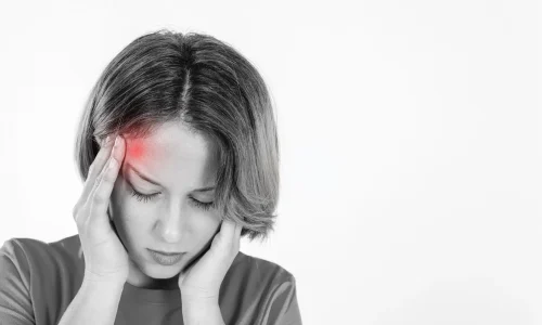 woman-with-migraine